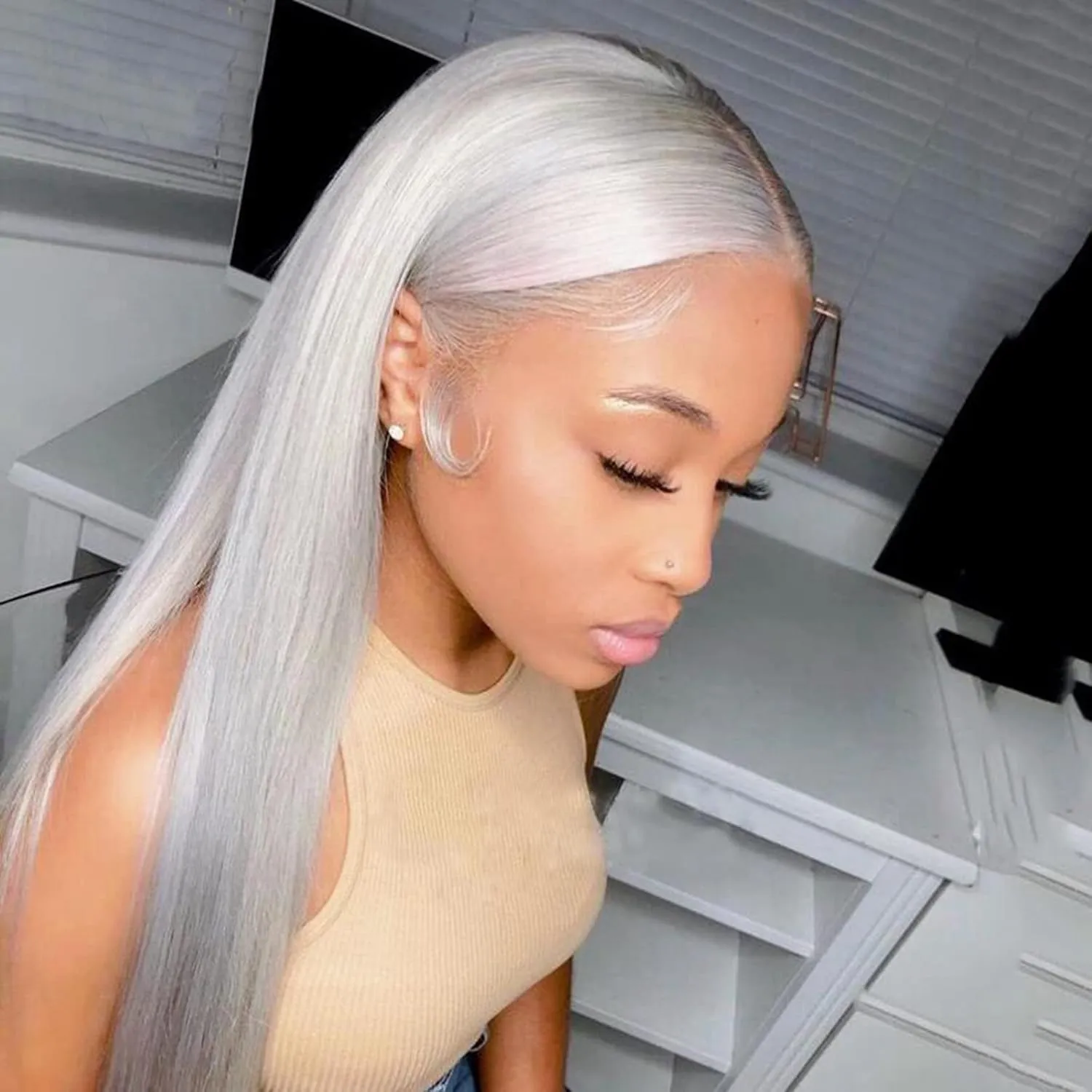 ANDRIA 13X4 HD Lace Front Wigs Straight Hair Glueless Lace Wigs Synthetic Long Silk Straight Natural Wig 200% Density Grey Wig Pre Plucked Lace Frontal Wigs With Baby Hair For Black Women 26 Inches