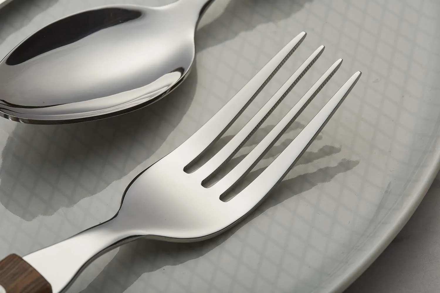 ANNOVA Silverware Set Stainless Steel Cutlery Color Handle With Rivet/Retro Flatware (Walnut/Wood 303, 20 Pieces)