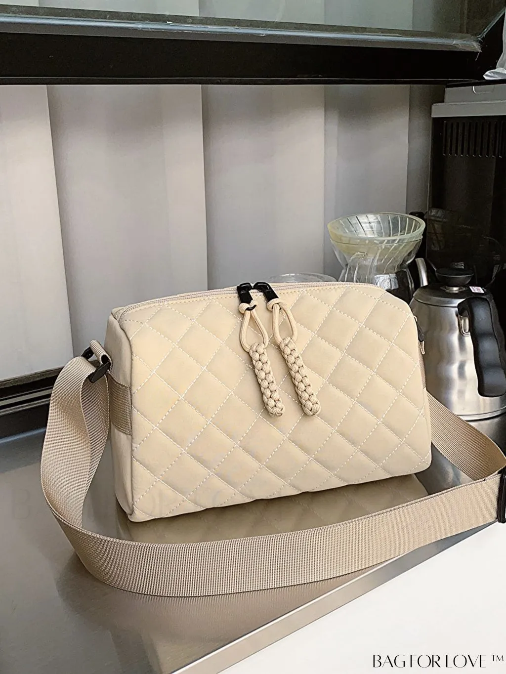 BagForLove - Chic Diamond Pattern Shoulder Bag - Fashionably Solid & Stylish