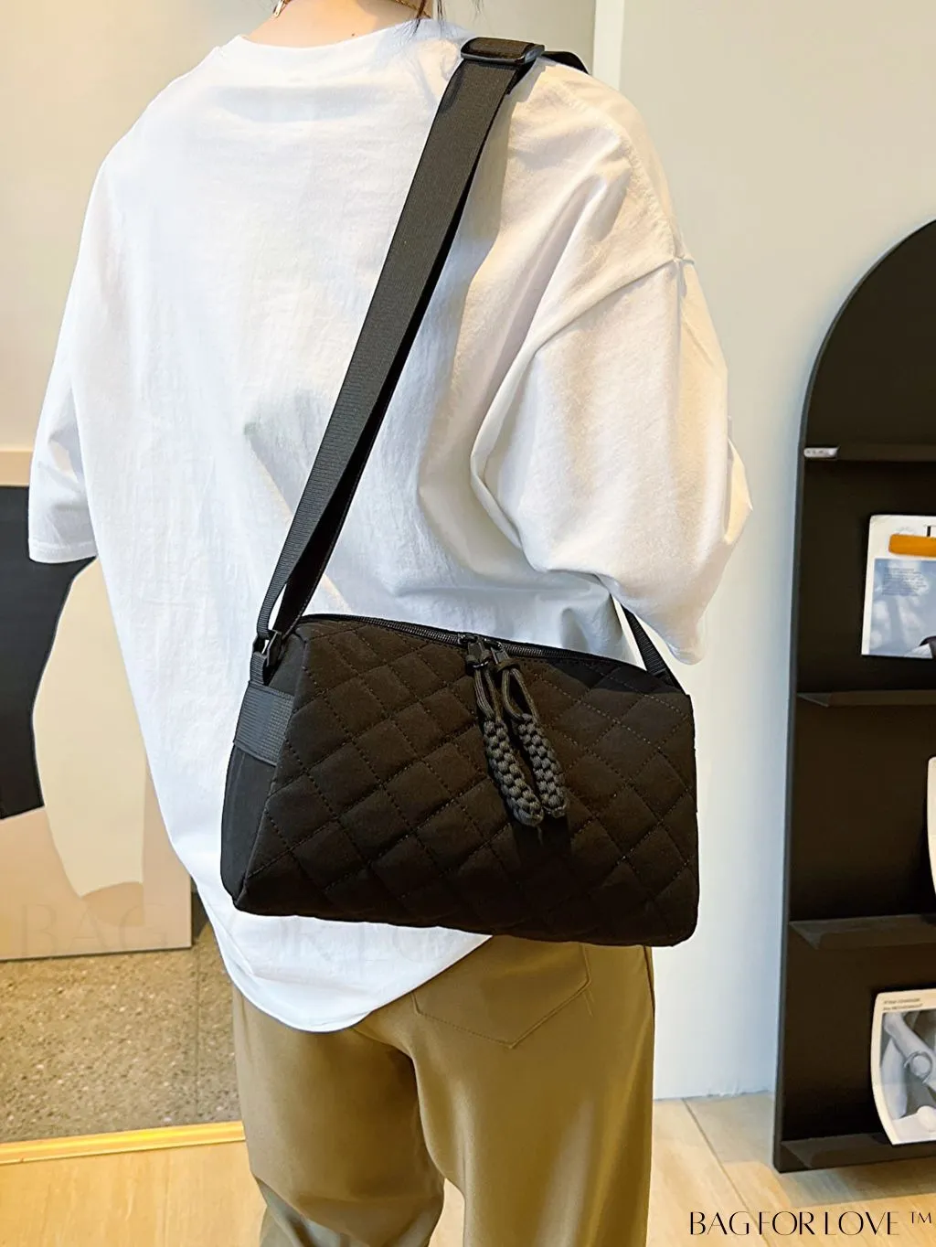 BagForLove - Chic Diamond Pattern Shoulder Bag - Fashionably Solid & Stylish