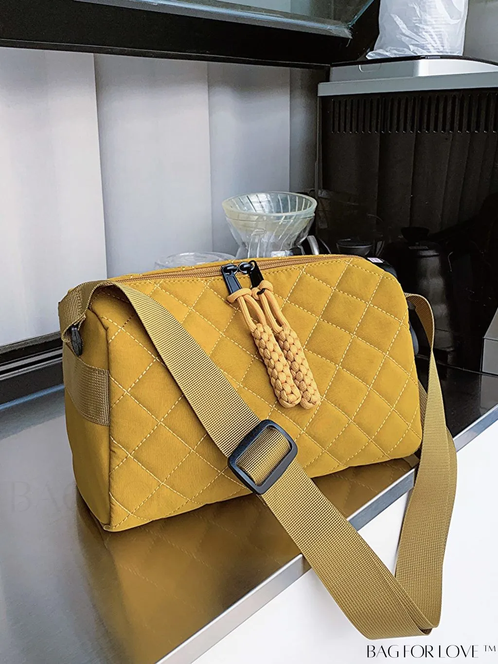 BagForLove - Chic Diamond Pattern Shoulder Bag - Fashionably Solid & Stylish