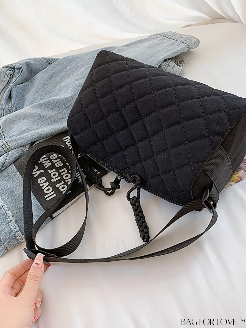 BagForLove - Chic Diamond Pattern Shoulder Bag - Fashionably Solid & Stylish