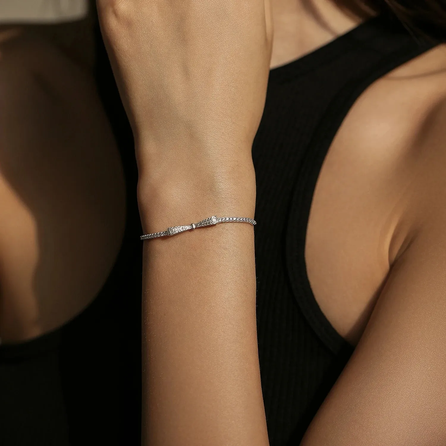 Luxurious Zirconia Bowknot Adjustable Bracelet
