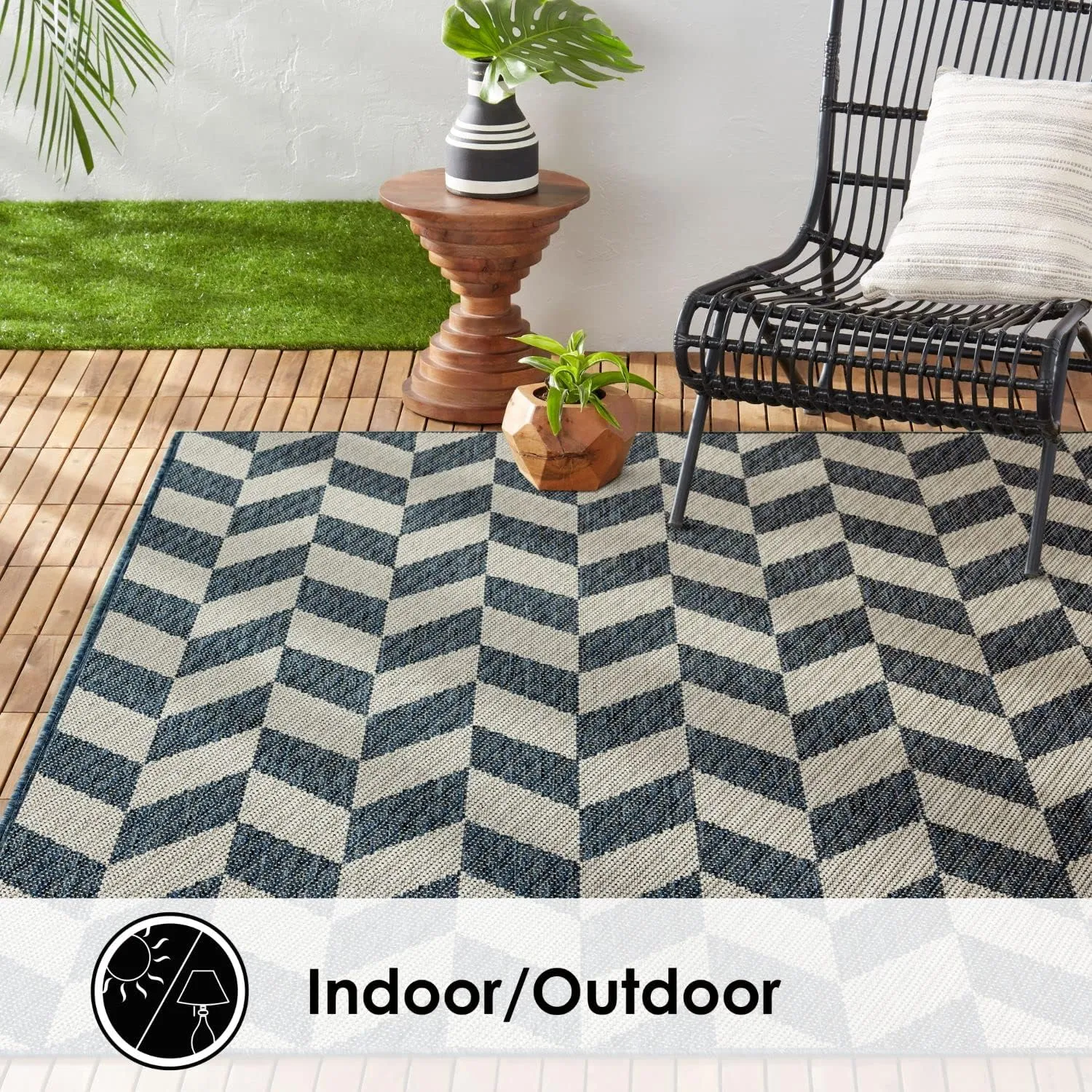 Nicole Miller New York Patio Country Calla Contemporary Herringbone Indoor/Outdoor Area Rug, Blue/Cream, 5'2"x7'2"