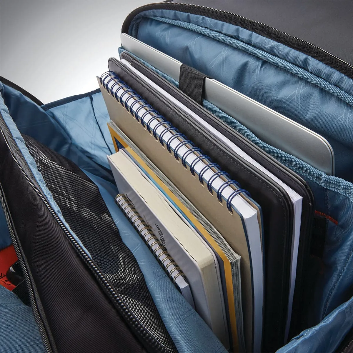 Samsonite 15.6" Slim Messenger