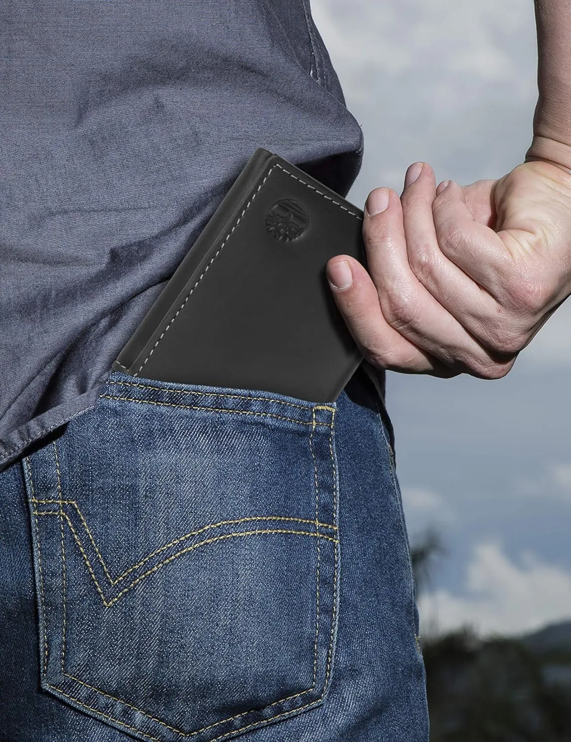 Timberland Men's Leather Trifold Wallet With Id Window, Black (Cloudy), One Size