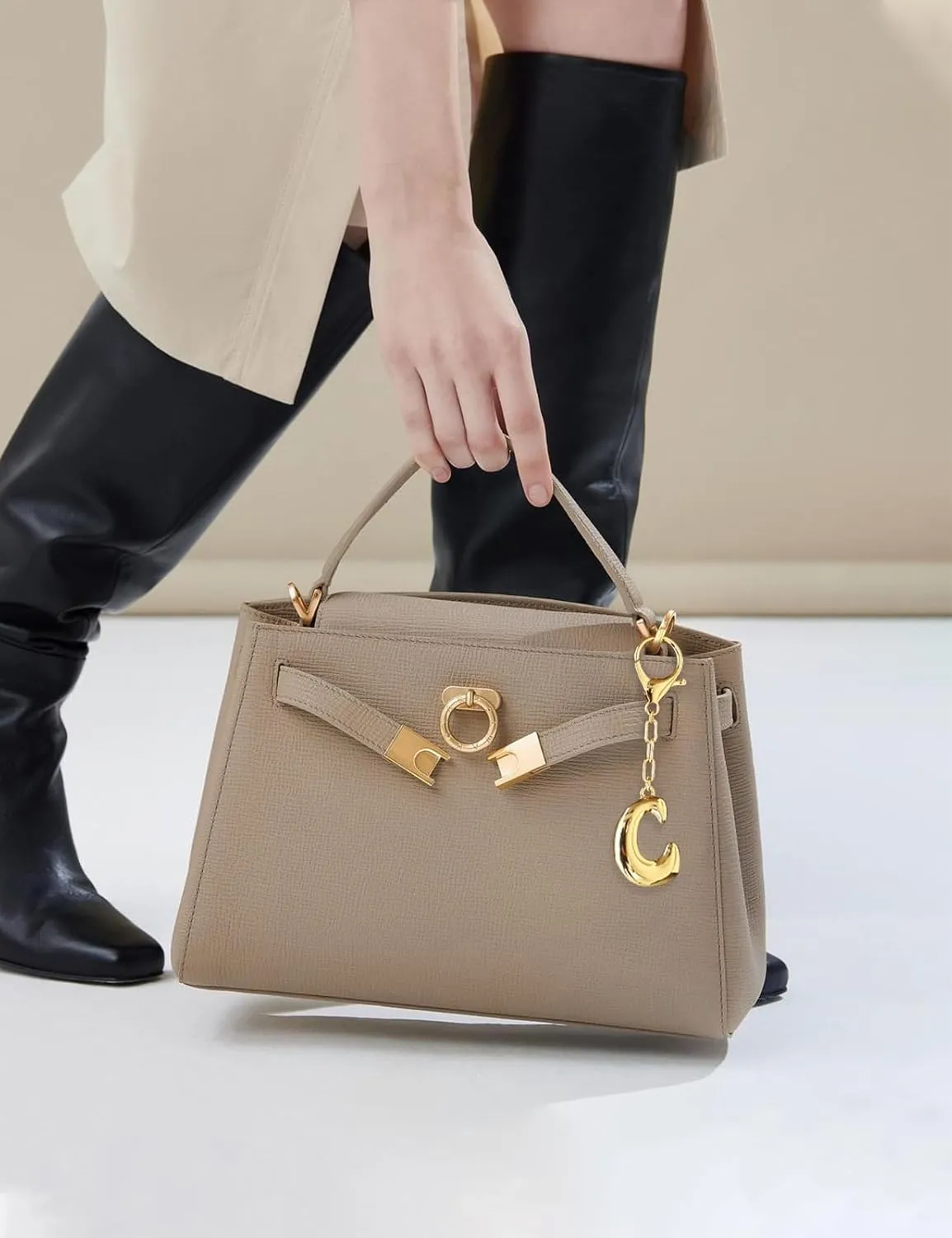 WOWORAMA Initial Letter Keychain for Women Chunky Gold Bubble Letter Bag Charm Purse Charm Personalized Keyrings Accessories