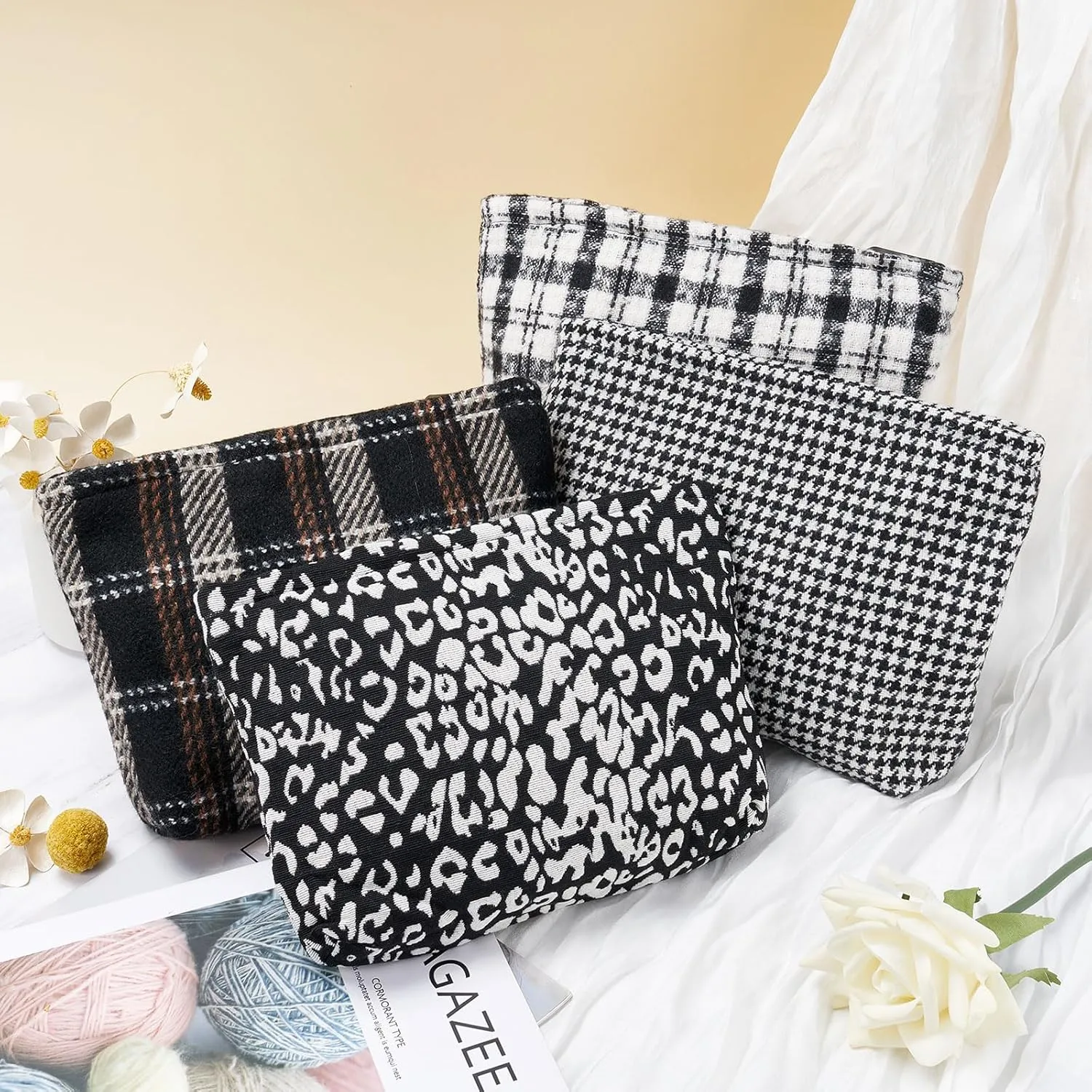 WOZEAH Checkered Makeup Bag for Purse Small Cosmetic Pouch,Stylish Zipper Make up Pouch Travel Canvas Toiletry Bags(Checkered Black)